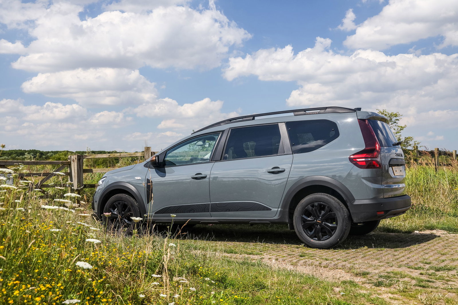 Dacia Jogger - side