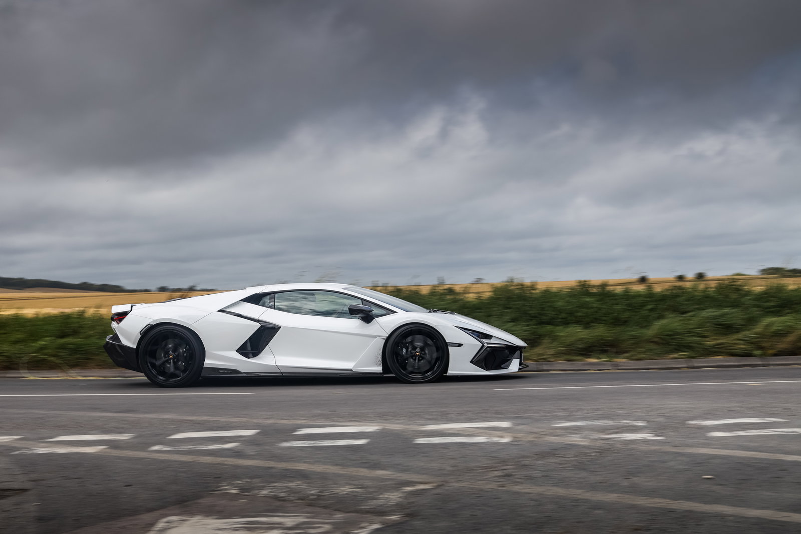 Lamborghini Revuelto - driving