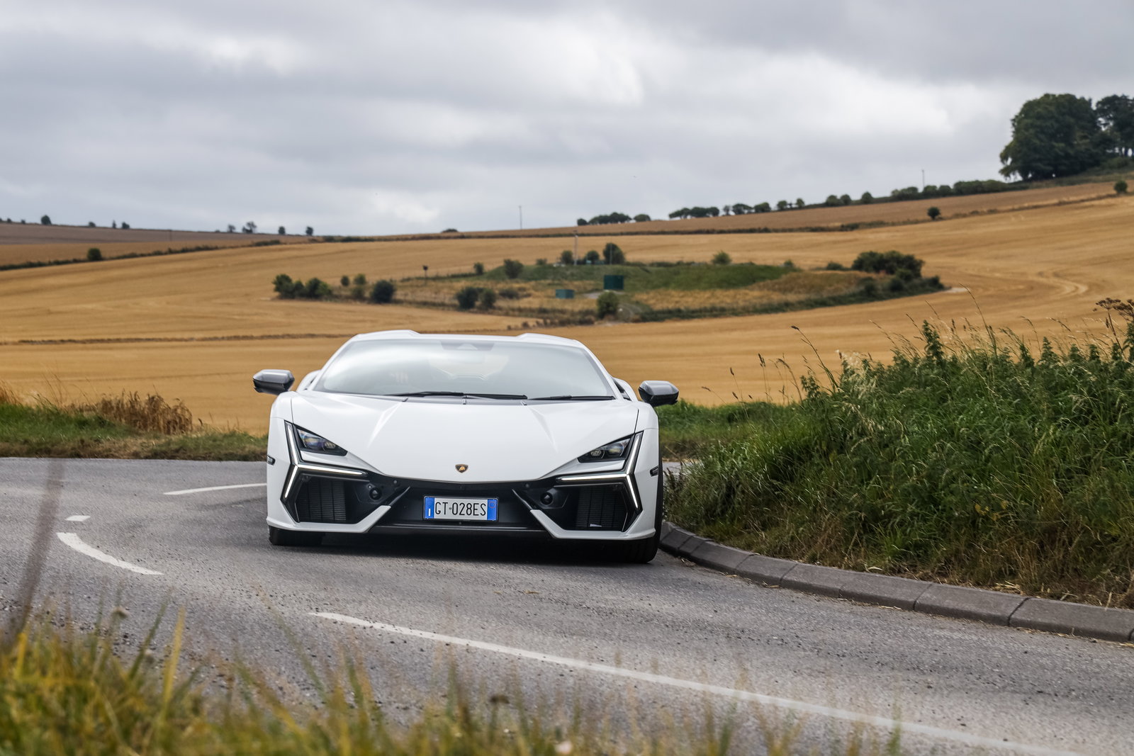 Lamborghini Revuelto - driving