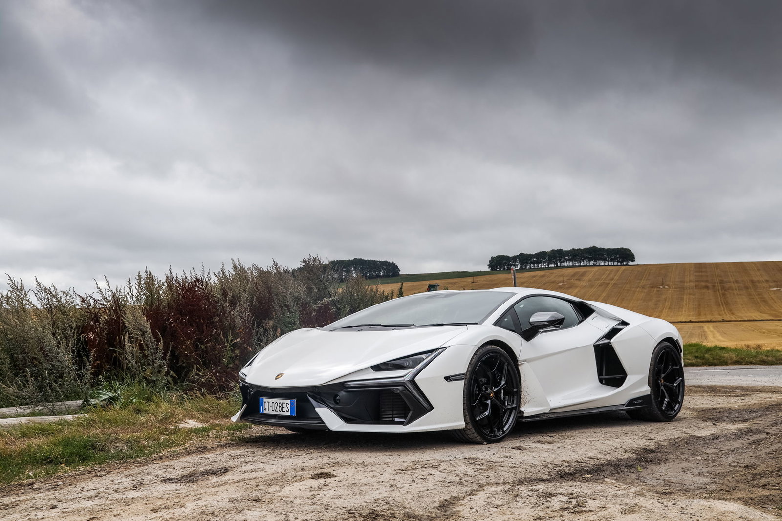 Lamborghini Revuelto - front