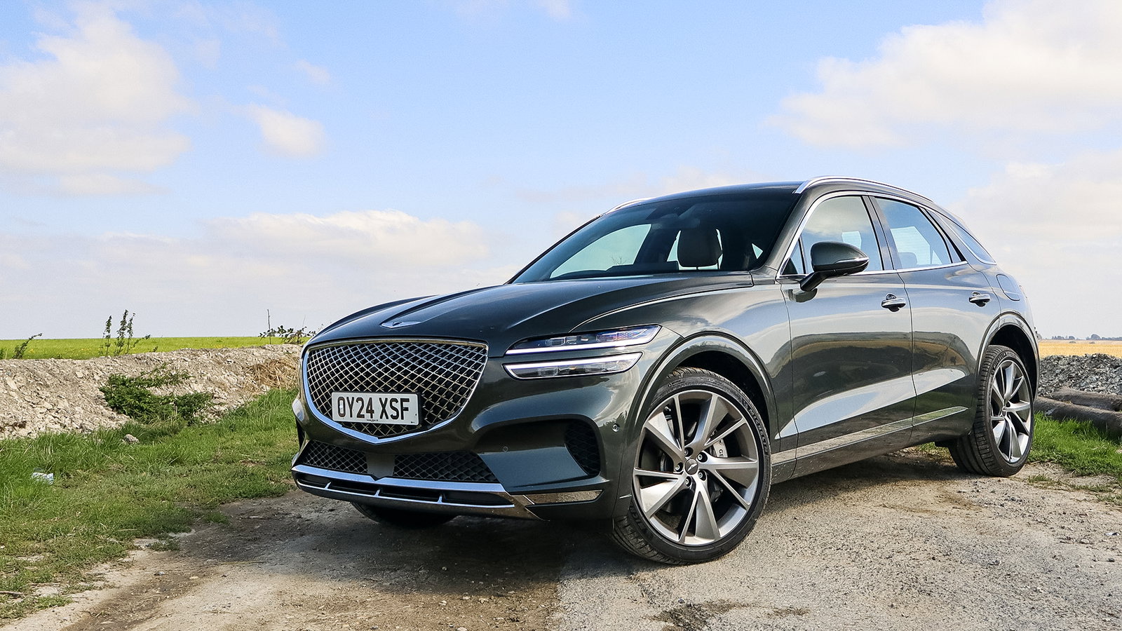 Genesis GV70, Storr Green, front 3/4