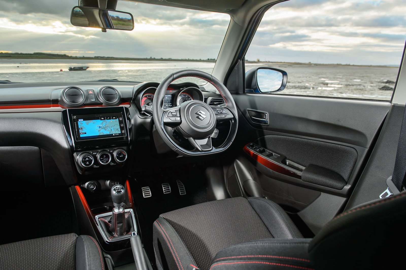 Suzuki Swift Sport - interior