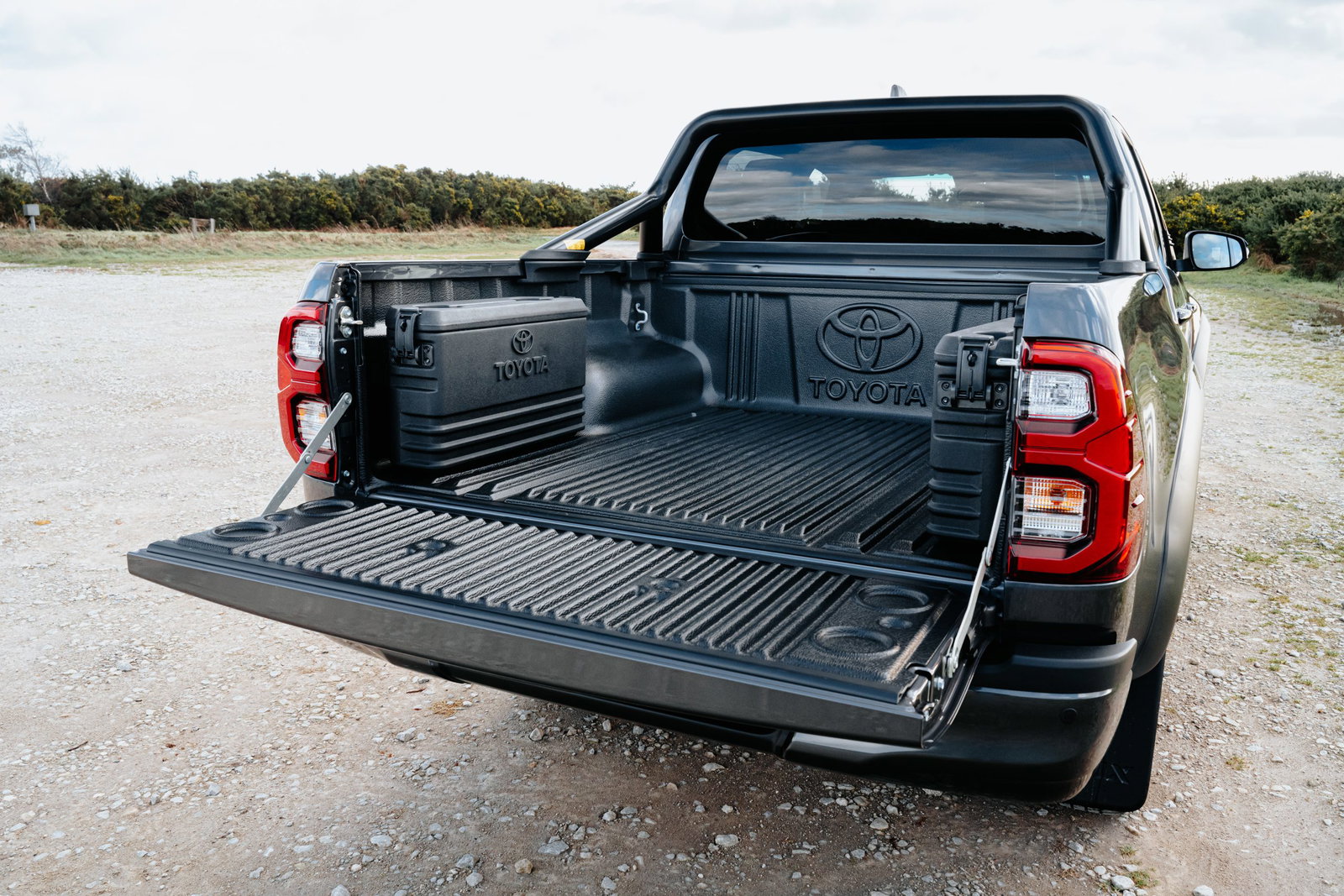 Toyota Hilux GR Sport - bed