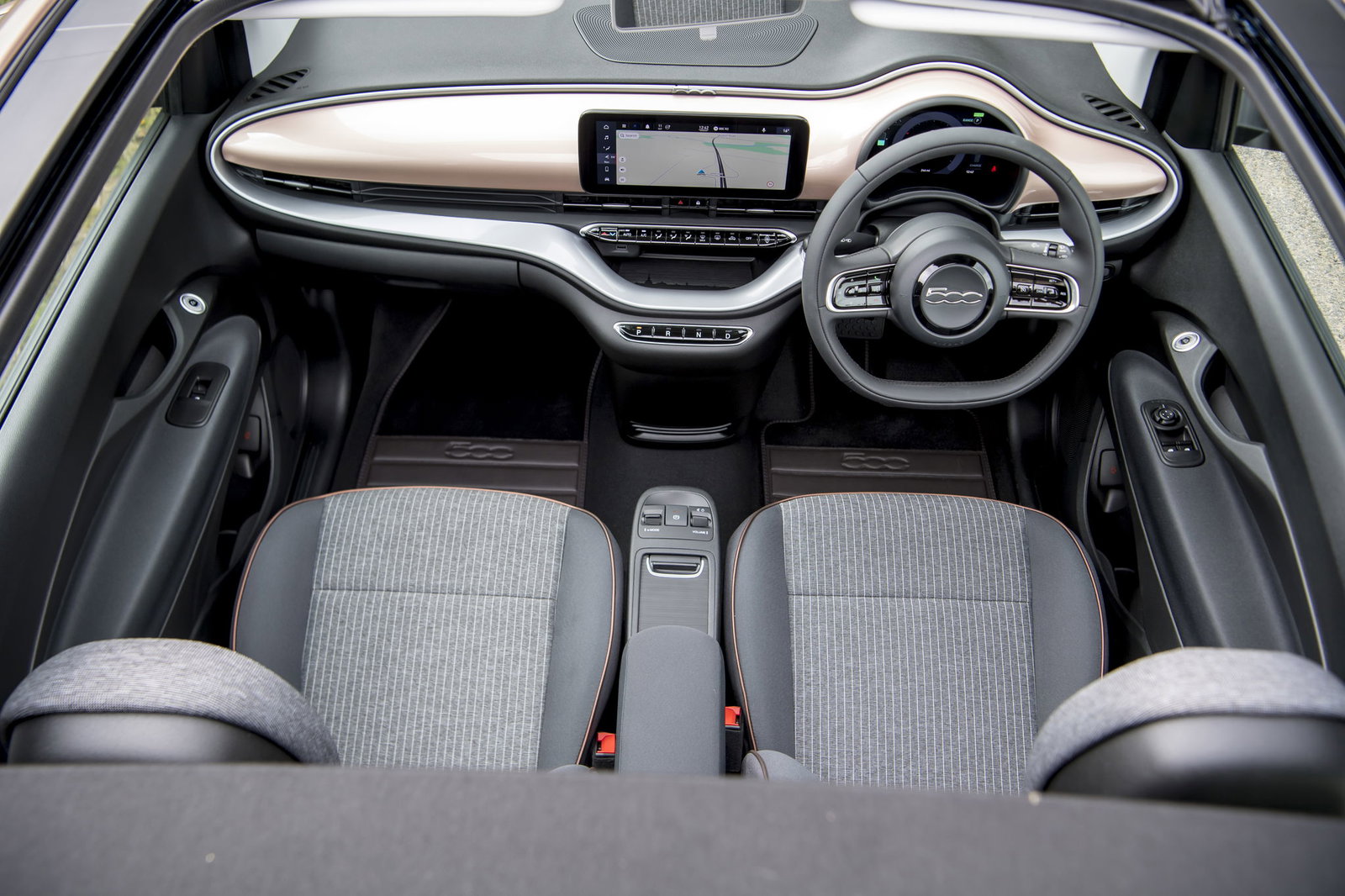 Fiat 500e Cabriolet - interior