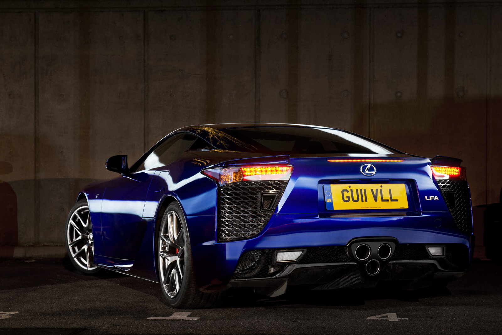 Lexus LFA - rear
