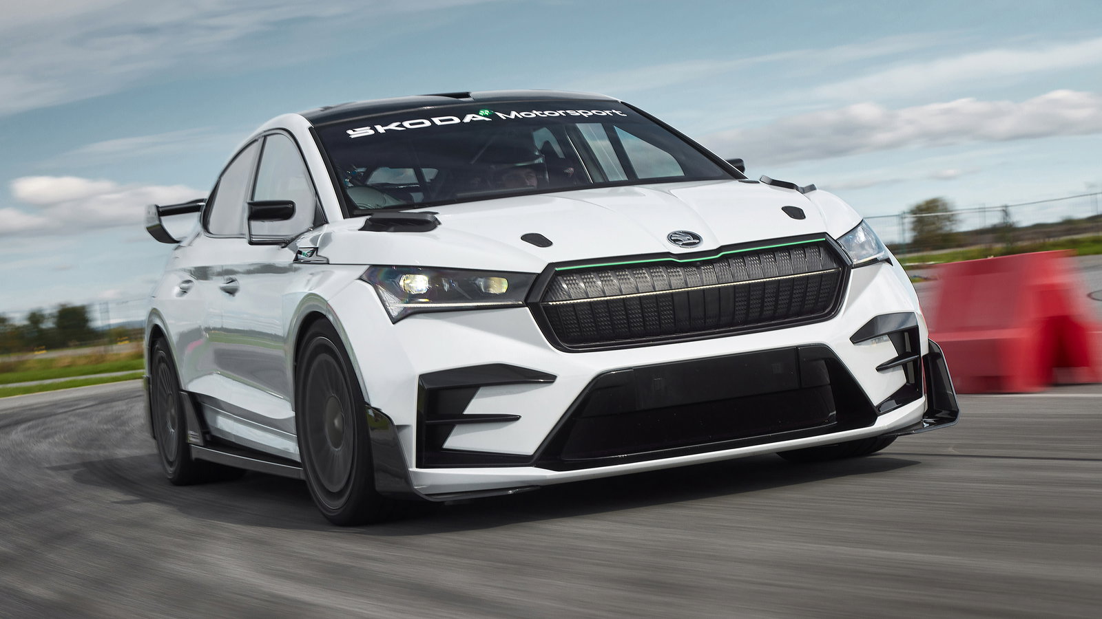 Skoda Enyaq RS Race - front
