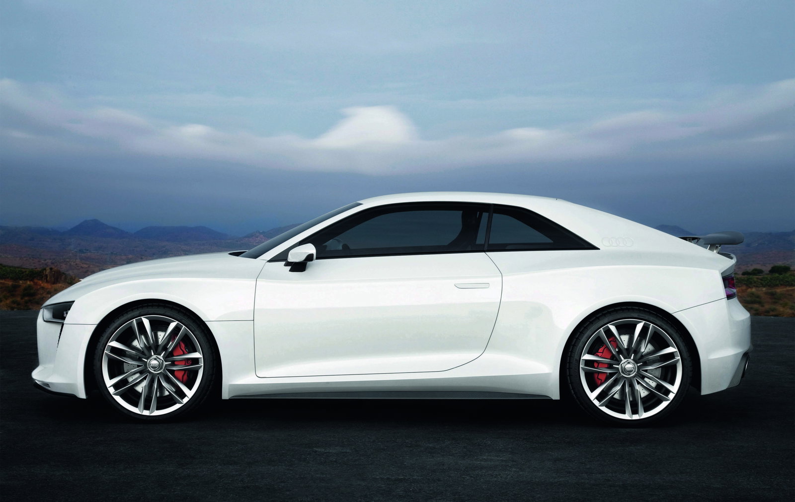 Audi Quattro concept - side