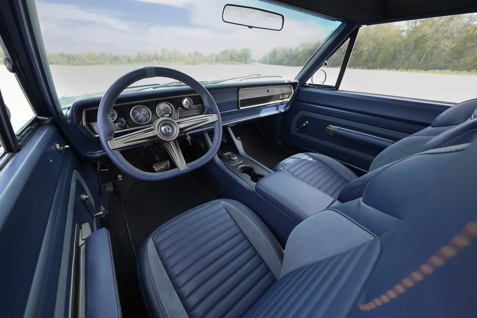 Plymouth GTX Electromod - interior