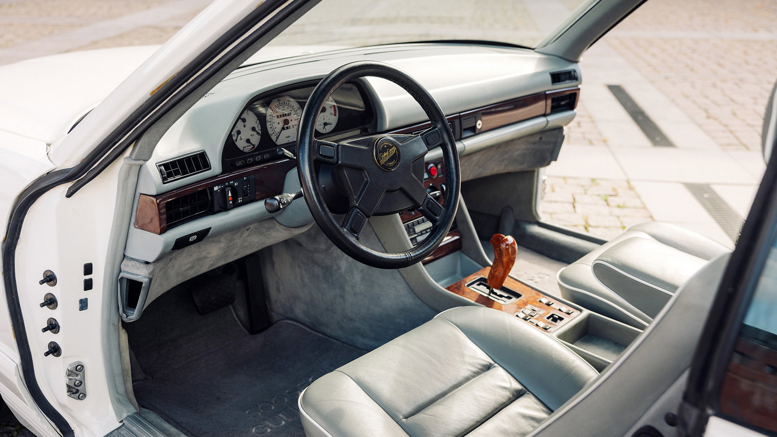 Mercedes 500 SEC Gullwing by Styling Garage, interior