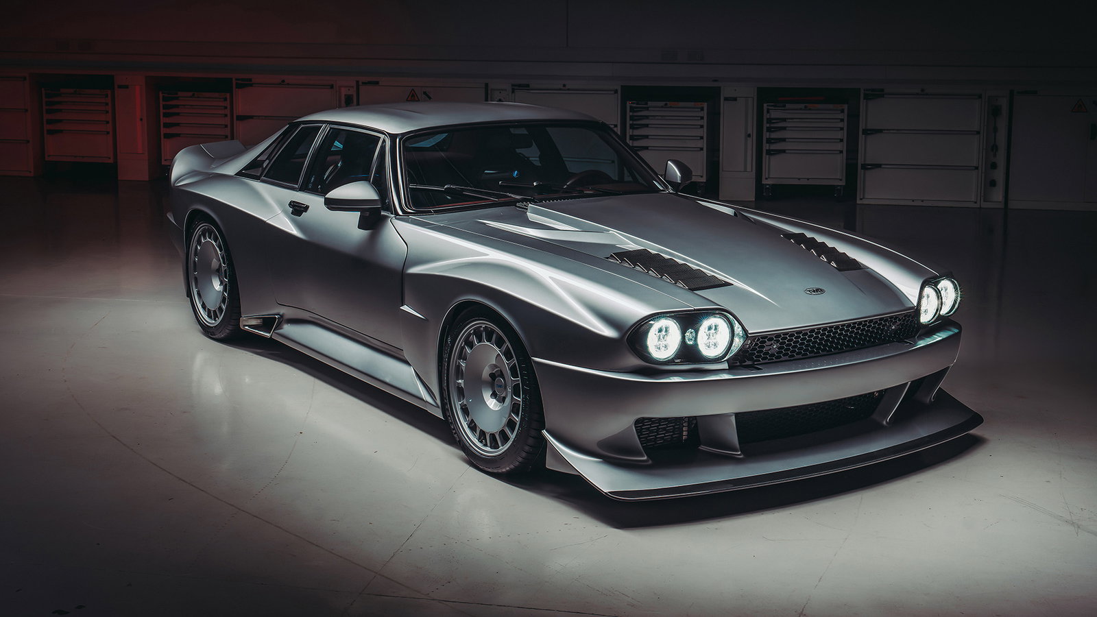 TWR Supercat, front 3/4