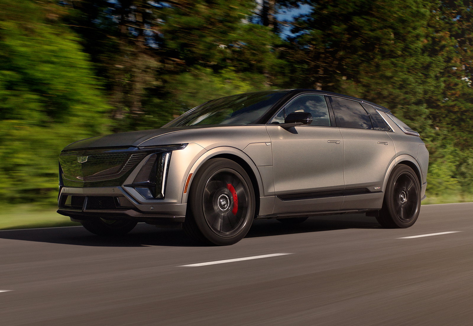 Cadillac Lyriq-V - front