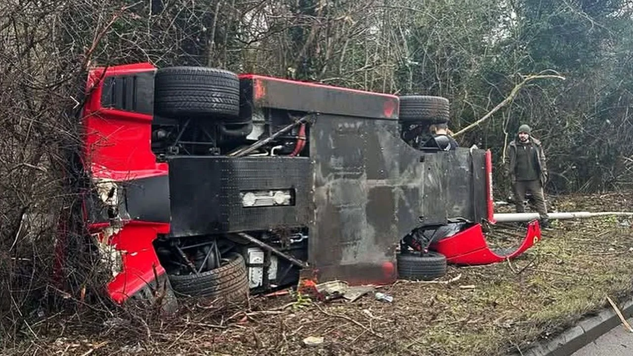 Crashed Ferrari F40