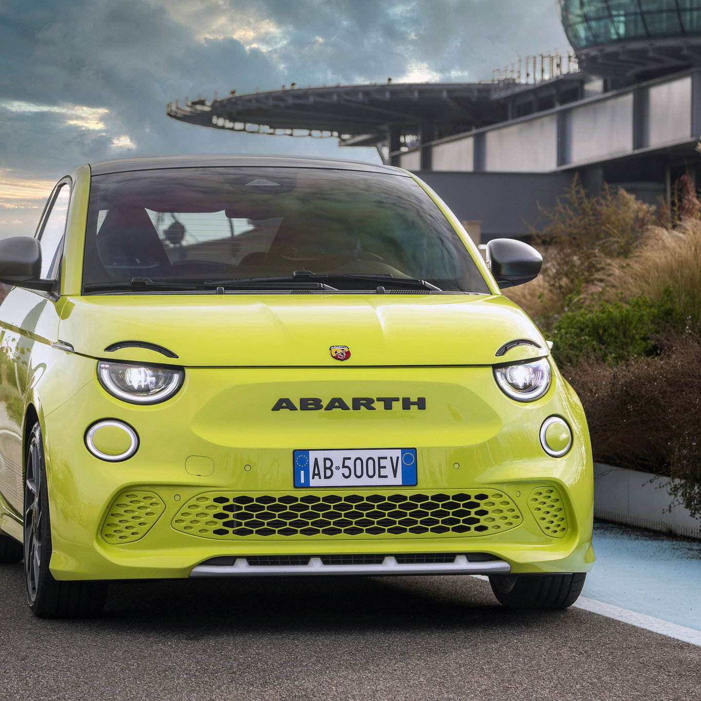 Abarth 500e - front