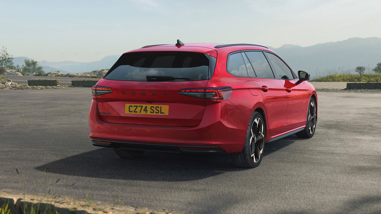 Skoda Superb SportLine, Estate, rear 3/4