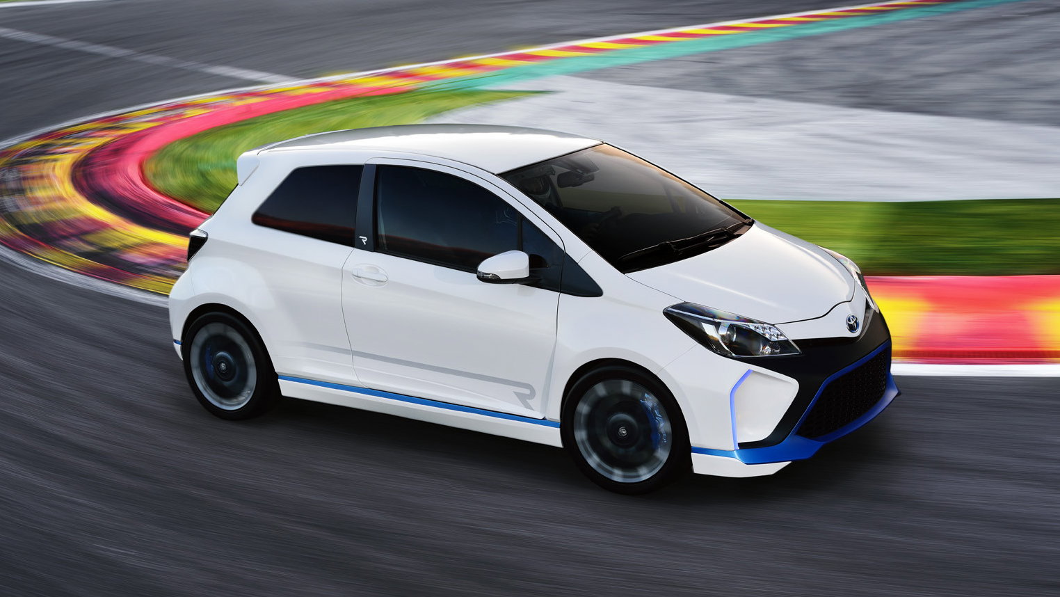 Toyota Yaris Hybrid-R - front