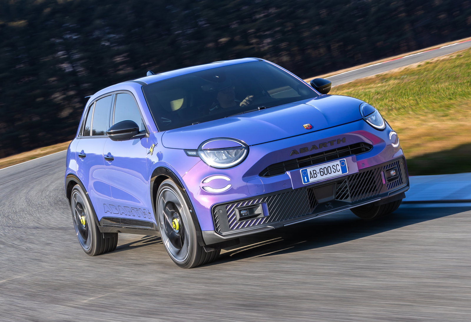 Abarth 600e Scorpionissima - front