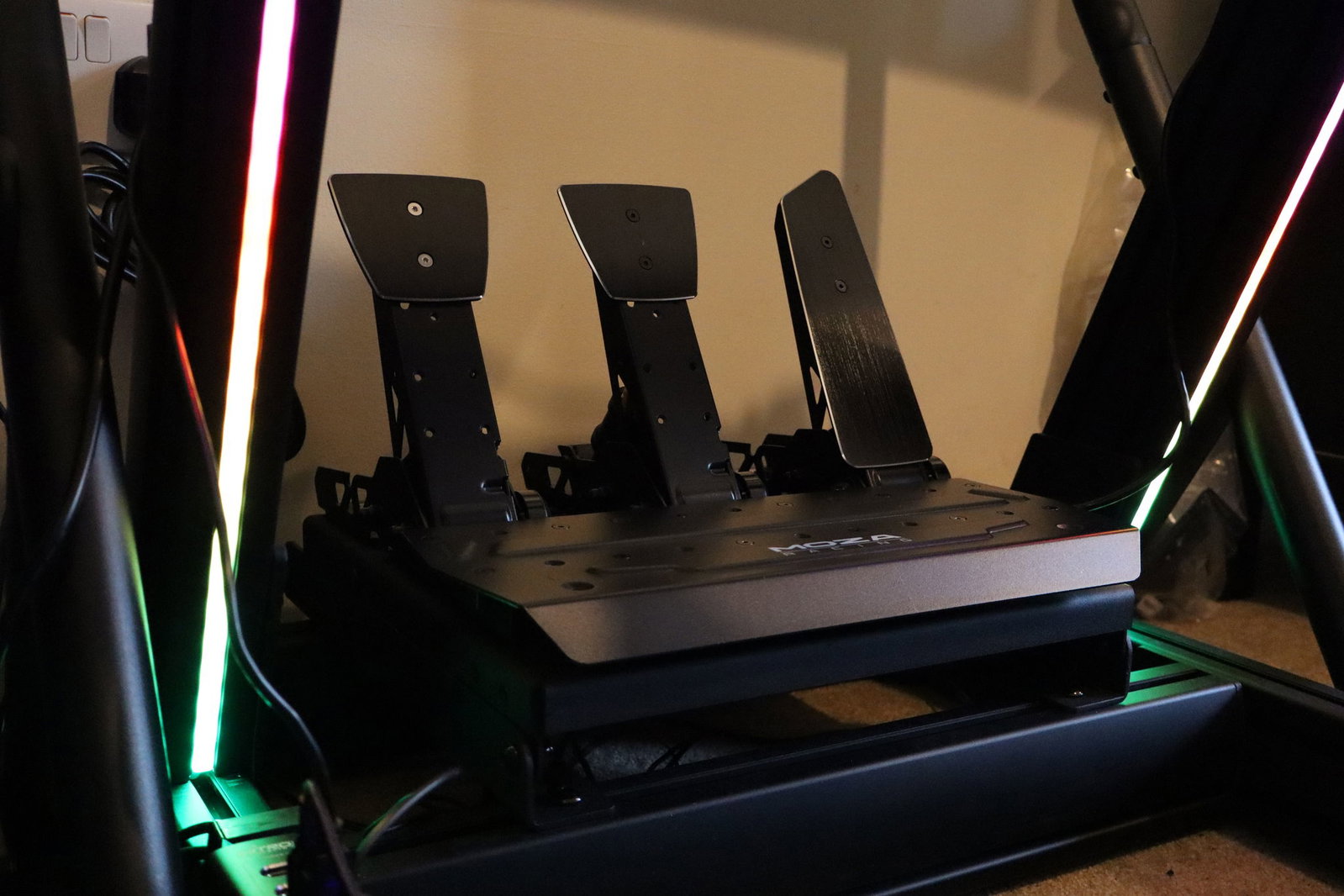 Nitro Concepts E-Racer, pedals