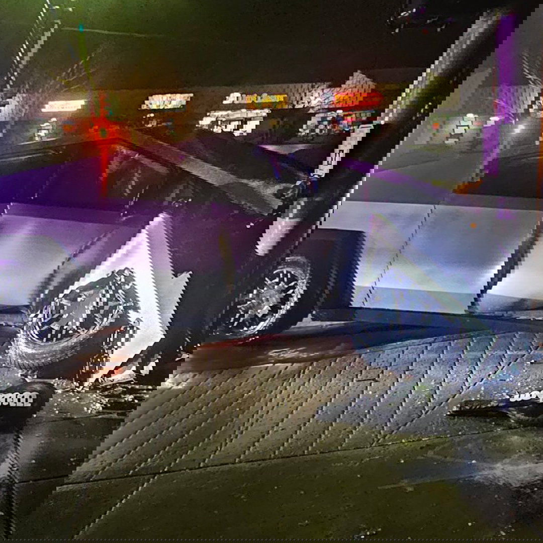 Can The Bonkers Caterham 620R Beat The Tesla Model S P85D In A Drag Race? 