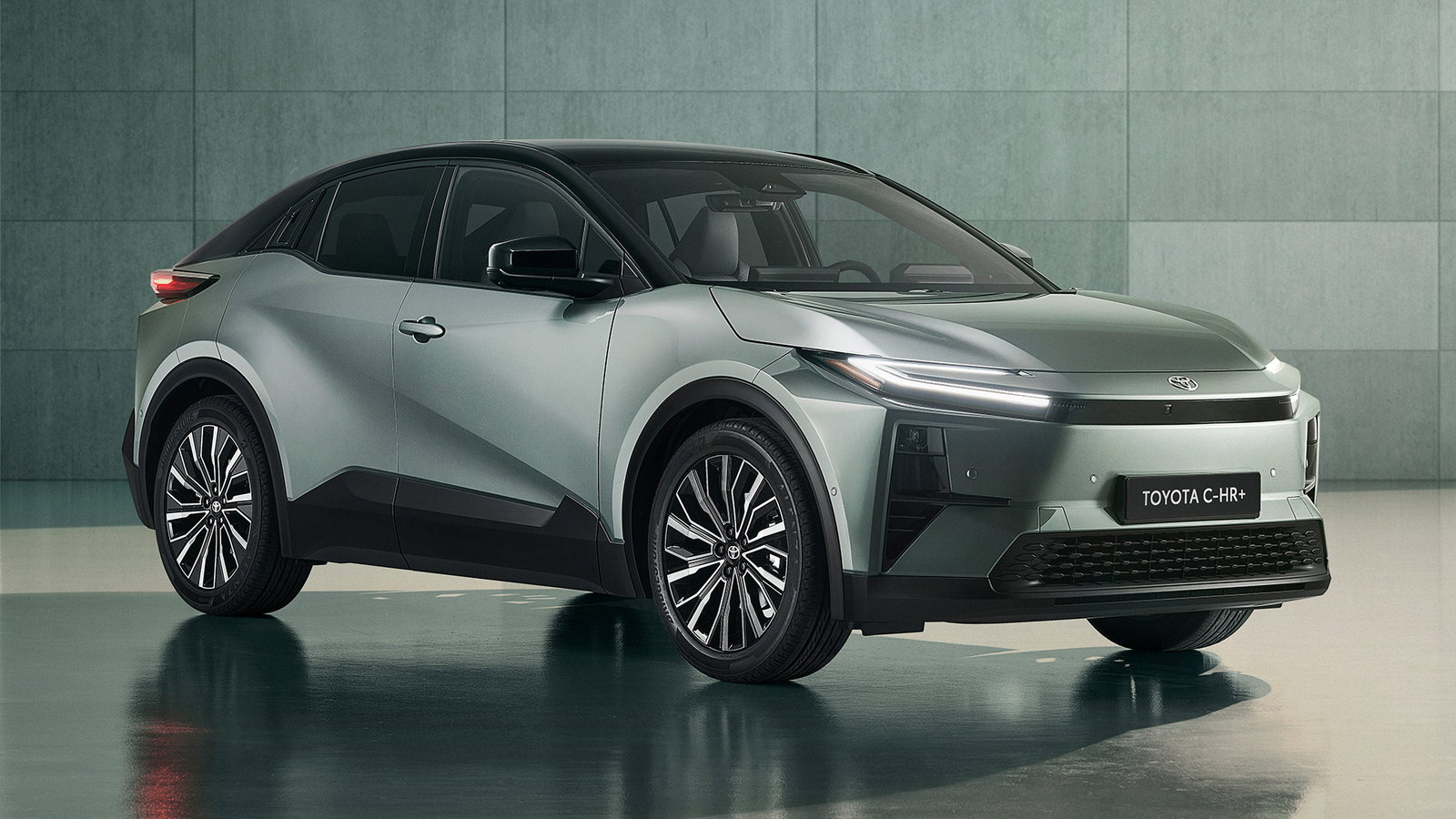 Toyota C-HR+, front