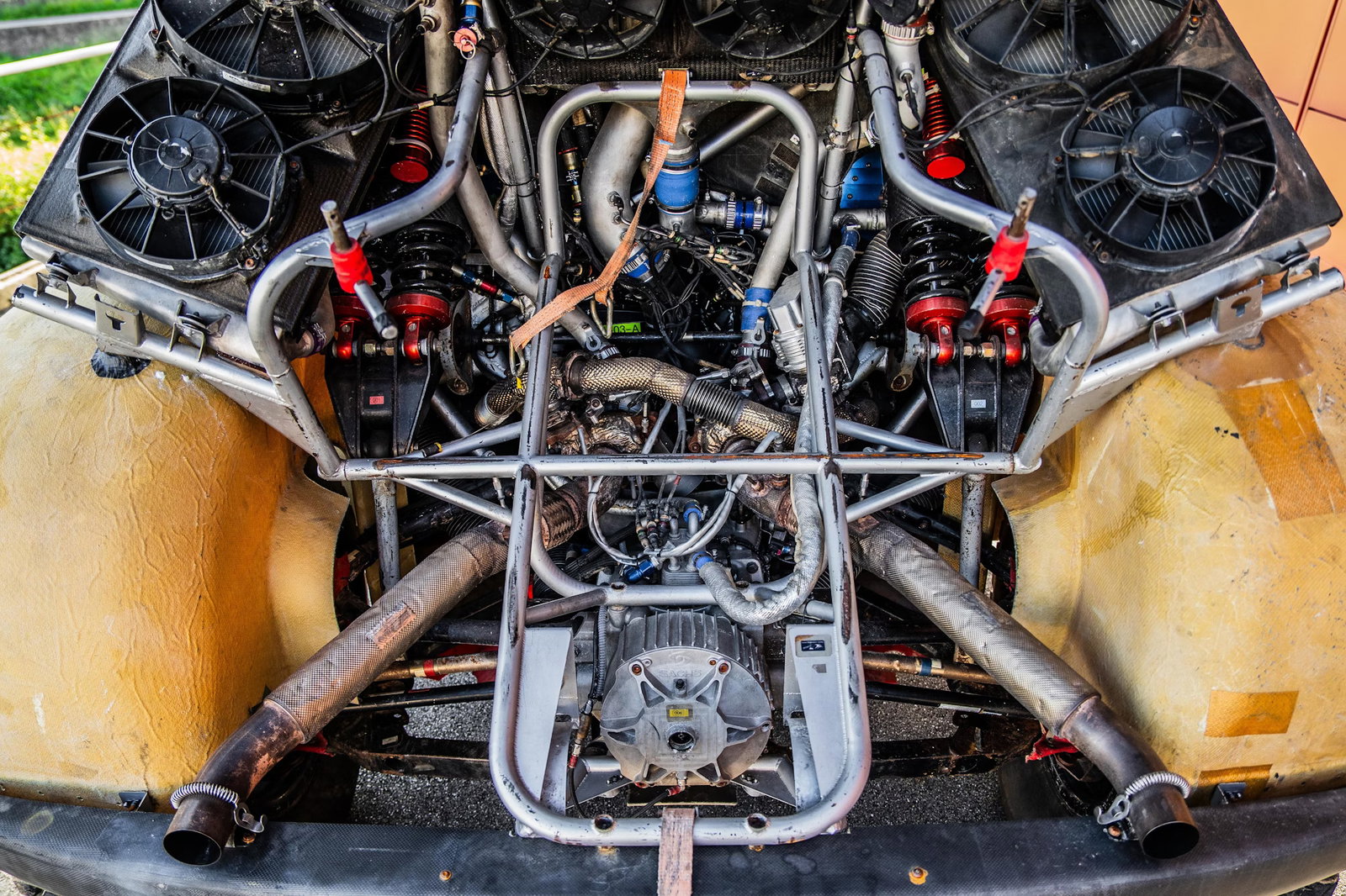 Peugeot 2008 DKR - engine bay