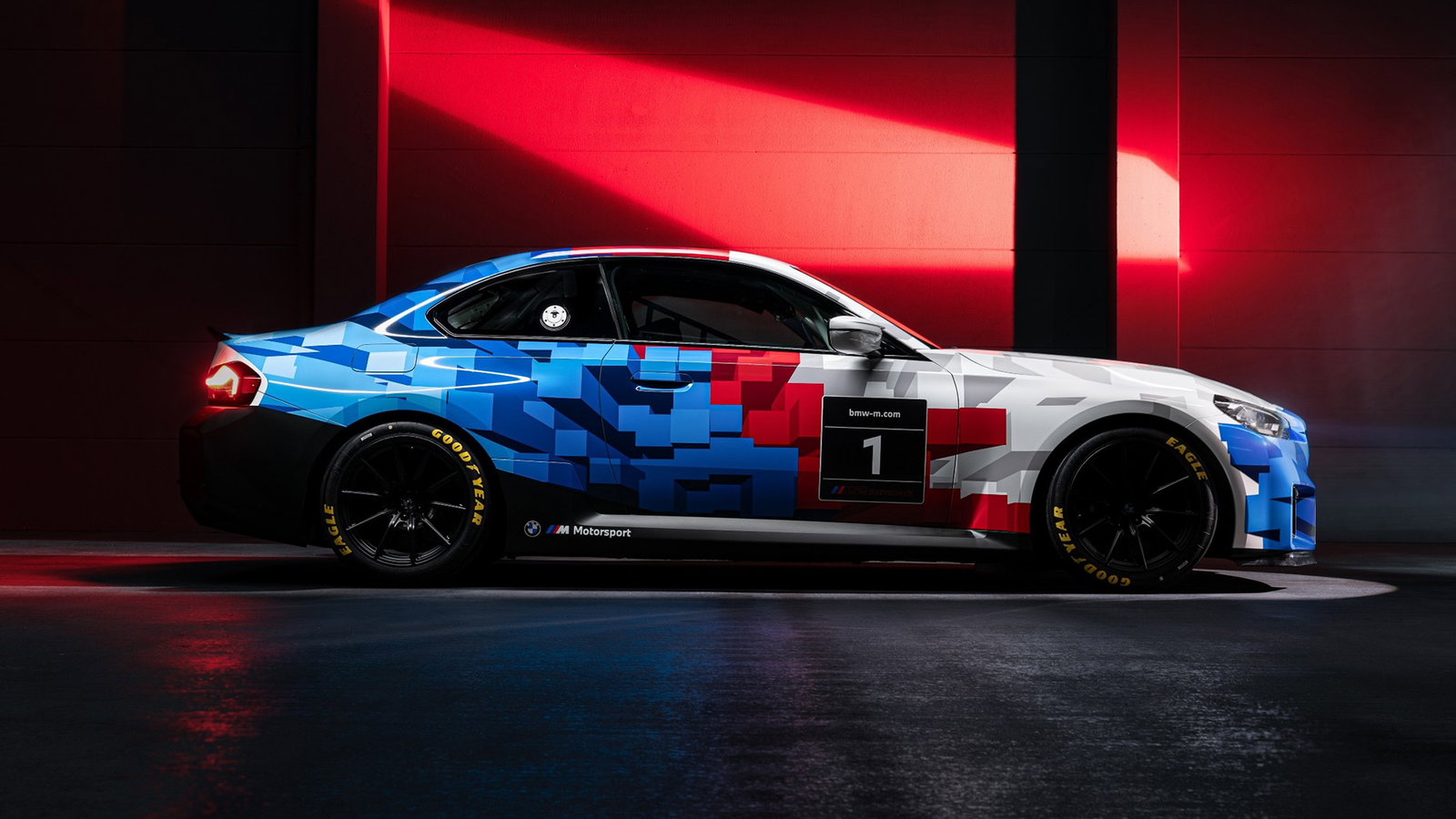 BMW M2 Racing, side