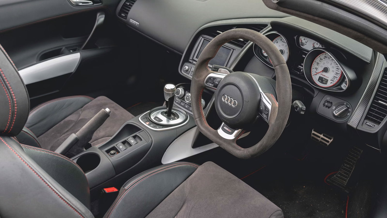 Audi R8 GT Spyder, interior