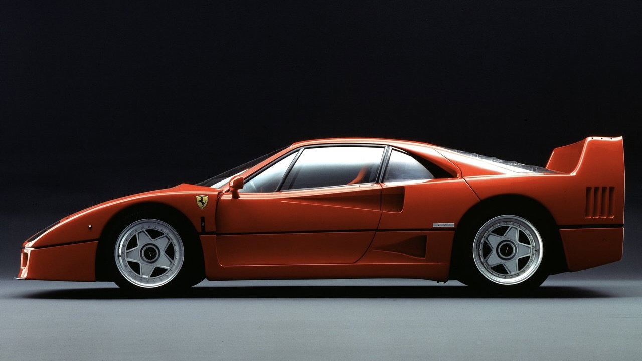 Ferrari F40 - side