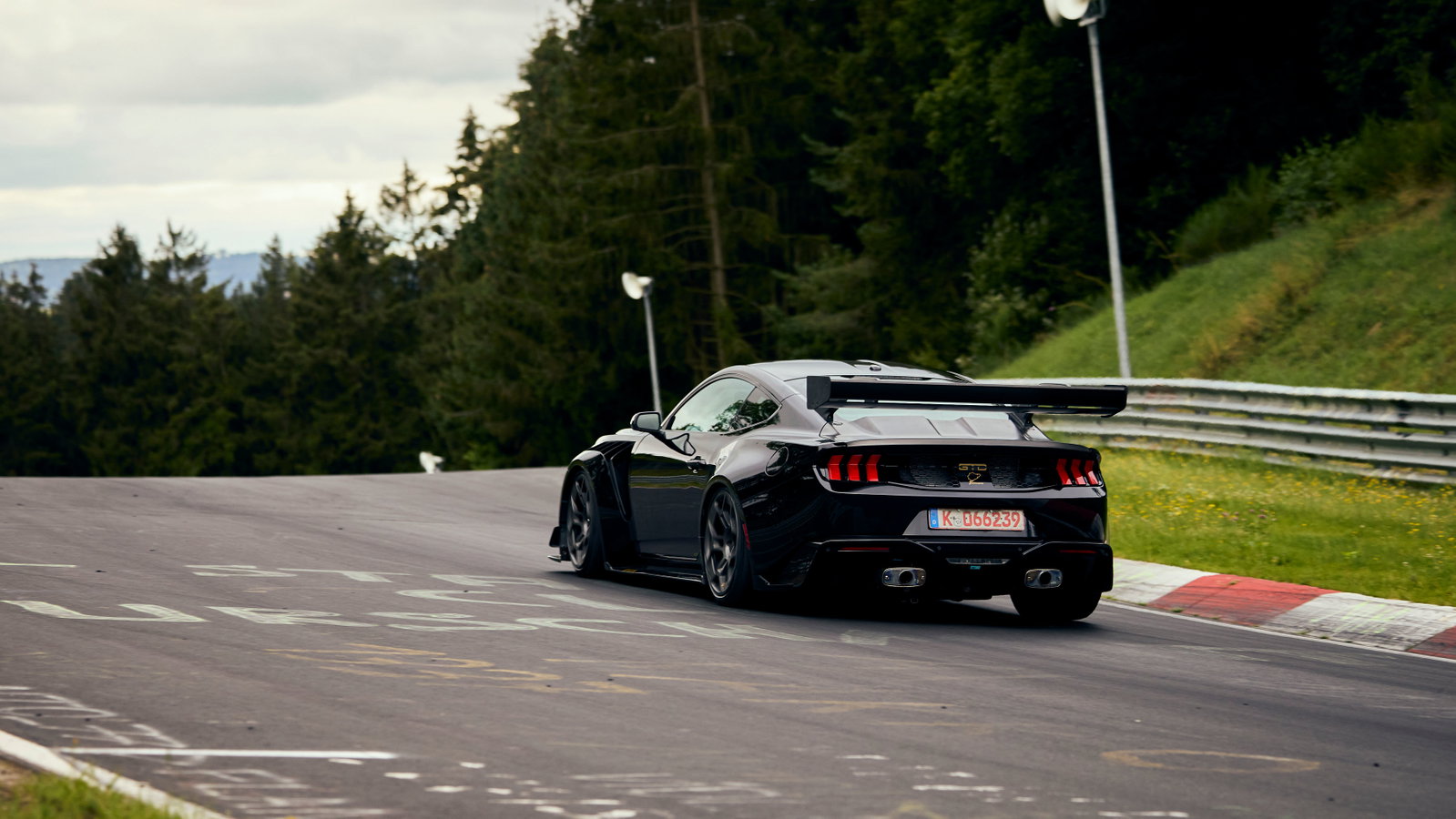 Gtd Rear End Watch The Ford Mustang GTD Smash Its Own ’Ring Lap By 5.6 Seconds