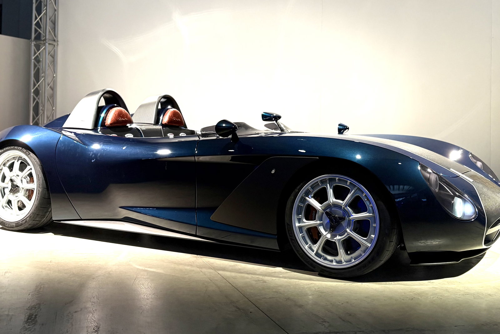 The AM Rina Is A '60s Throwback With A V8 And A Gated Manual