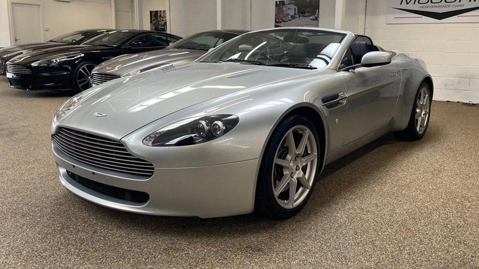 Aston Martin Vantage Roadster, front