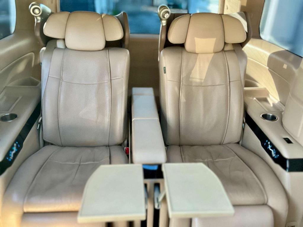 Toyota Vellfire Royal Lounge - rear seats