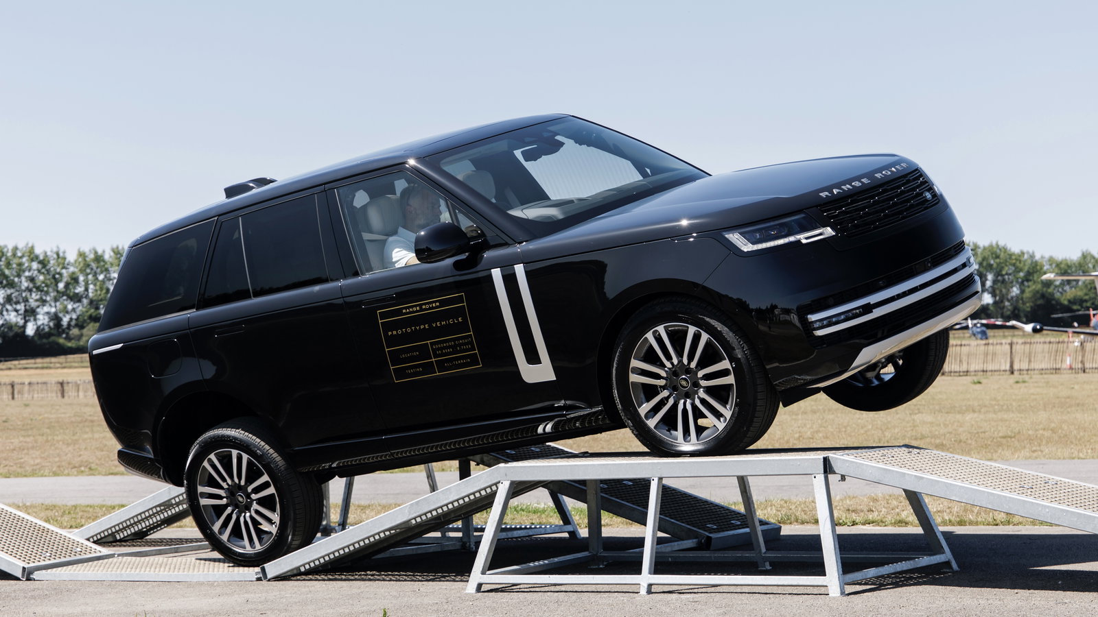 Range Rover Electric prototype - front