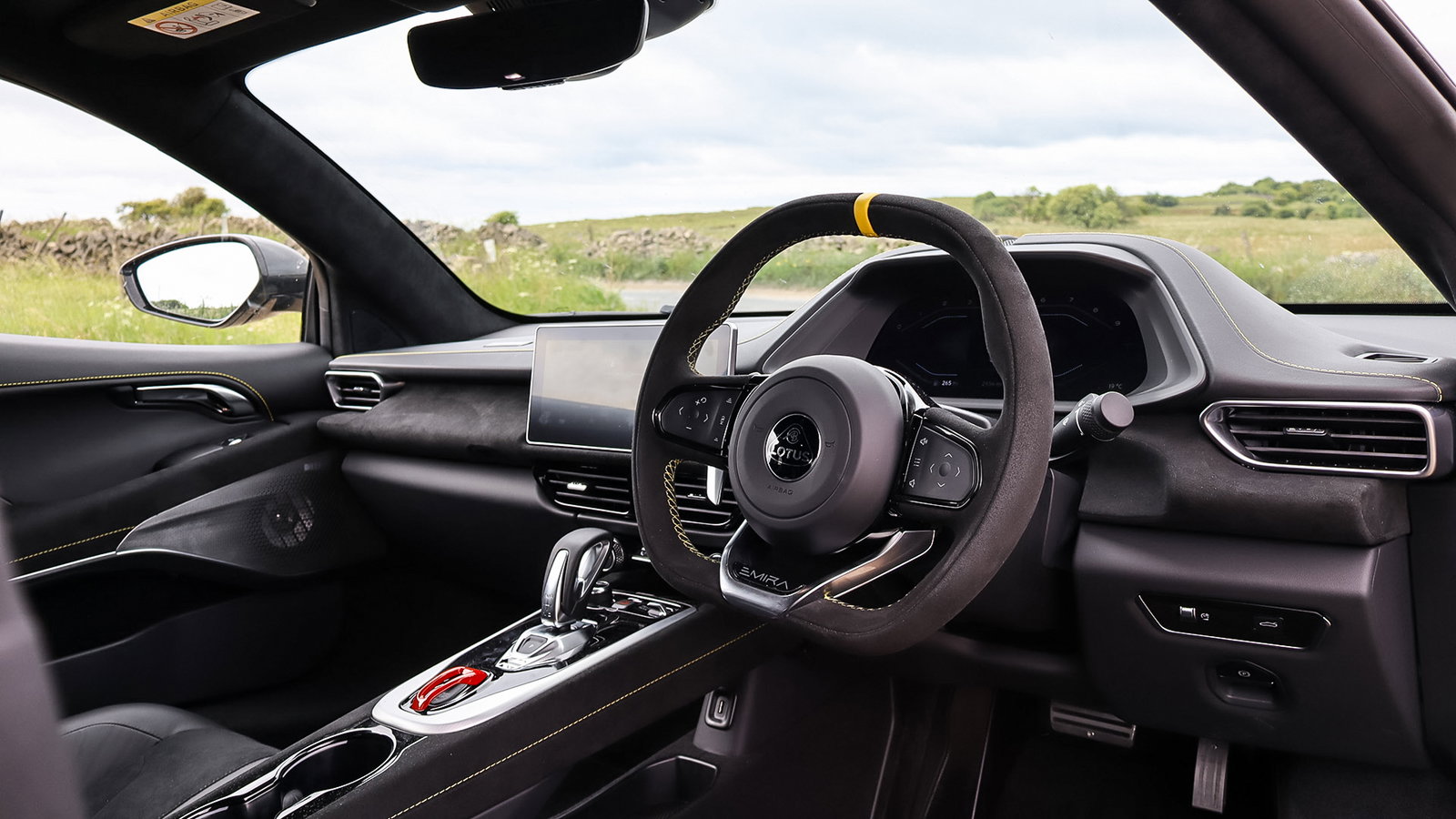 Lotus Emira Turbo SE - interior