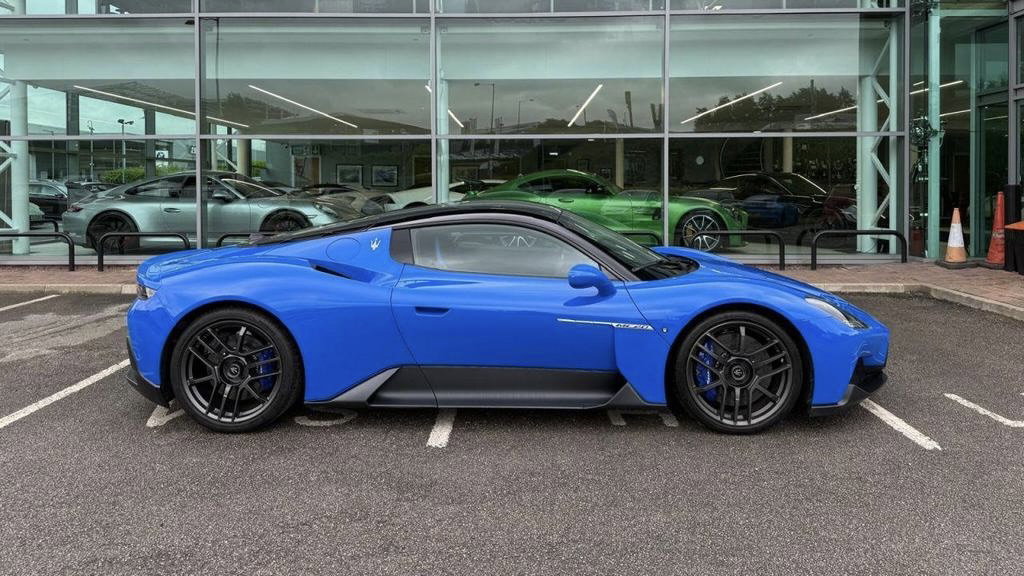 Maserati MC20 - side