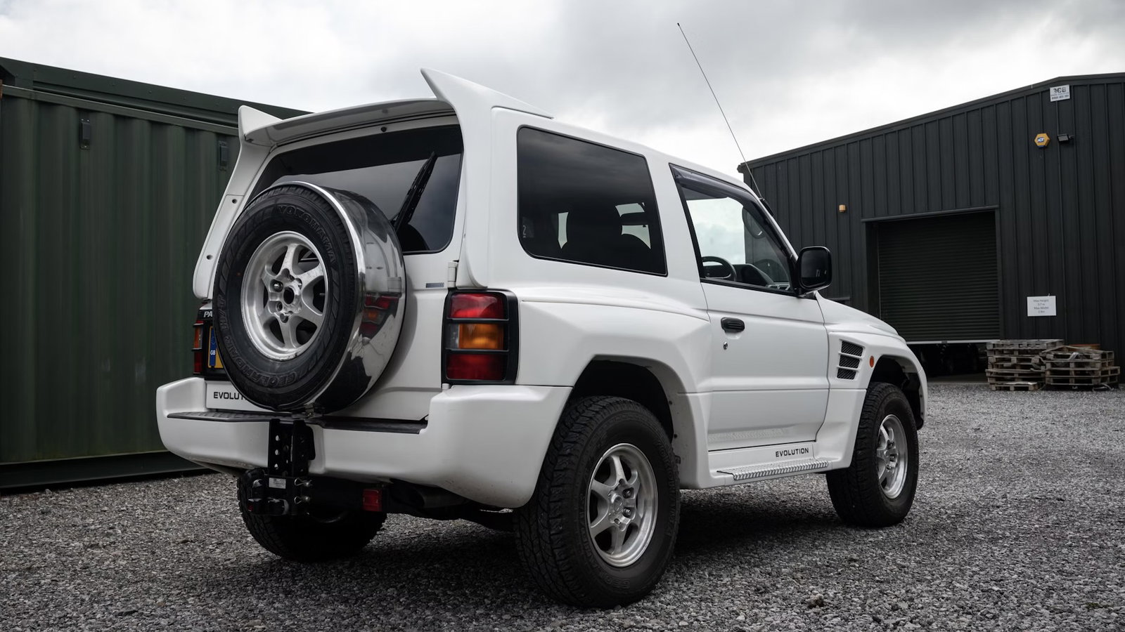 Mitsubishi Pajero Evolution - rear