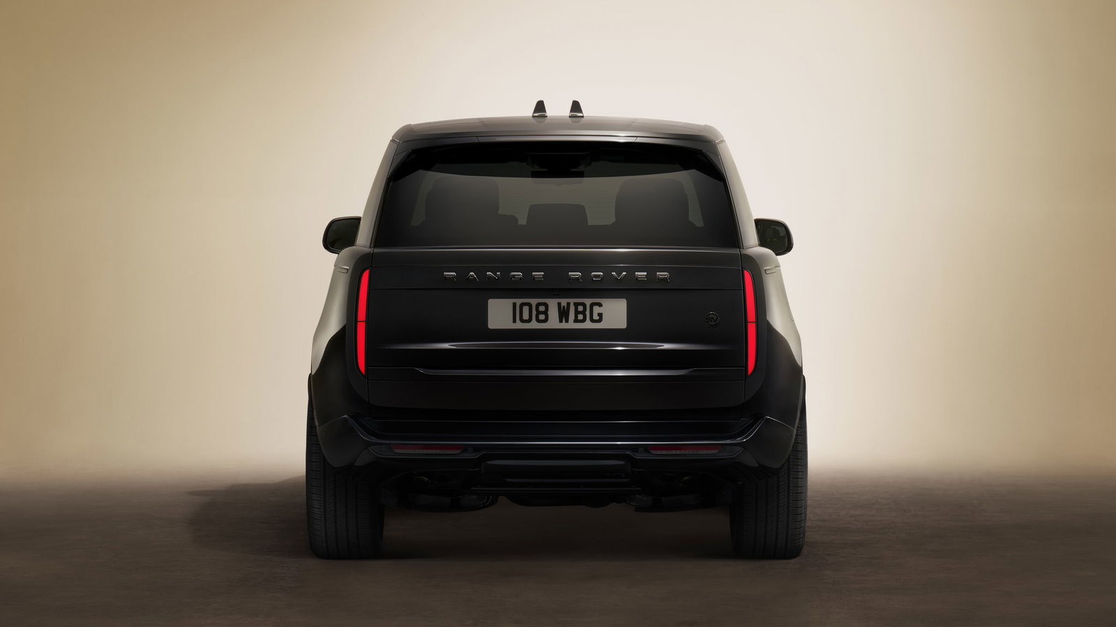 Range Rover SV Black - rear