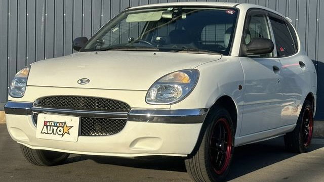 Daihatsu Storia X4 - front