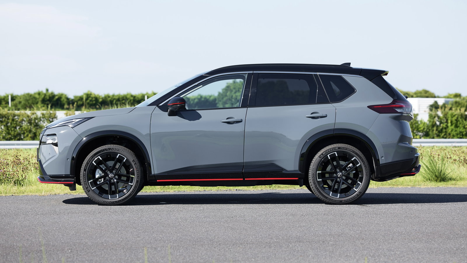 Nissan X-Trail Nismo - side