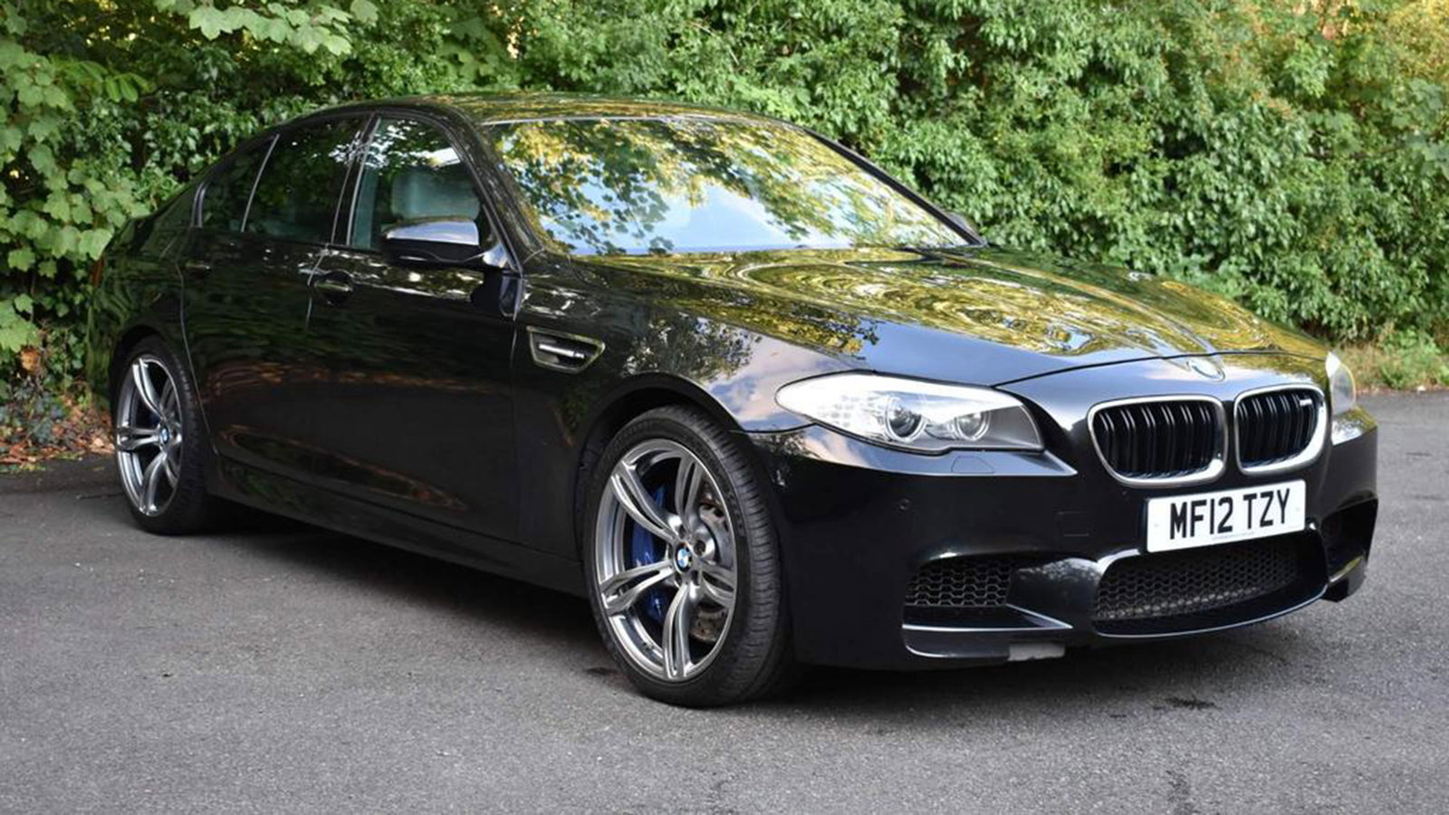 F10 BMW M5, front
