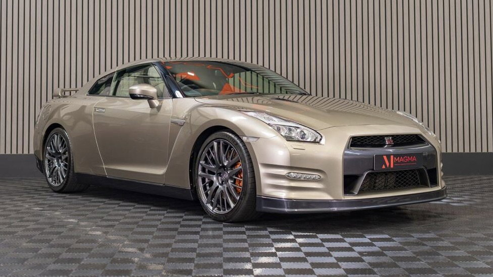 Nissan GT-R 45th Anniversary Edition - front