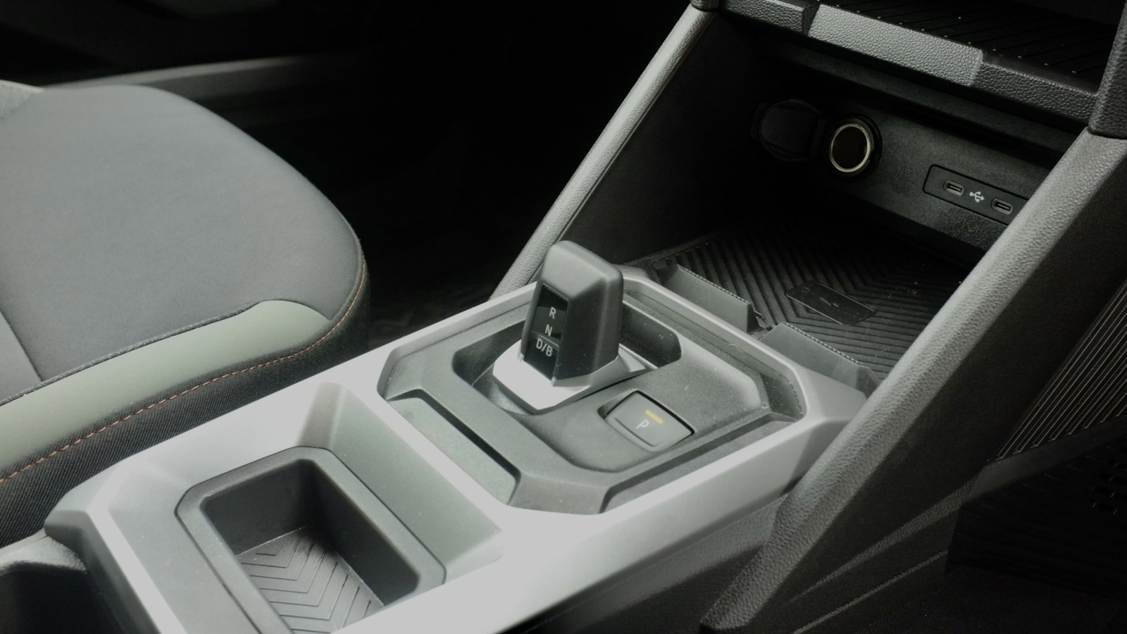 Dacia Duster Hybrid - interior detail