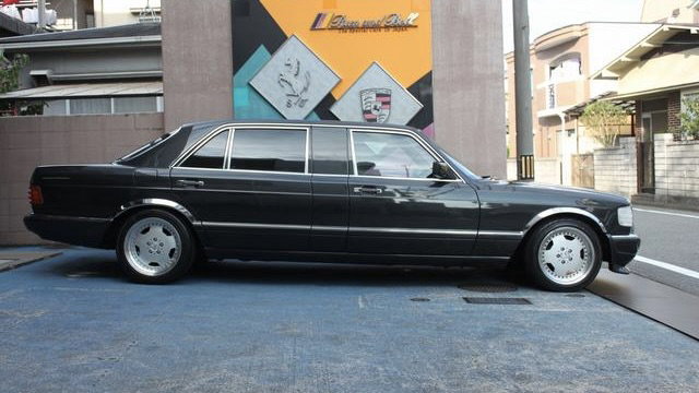 Mercedes 560SEL AMG limo - side