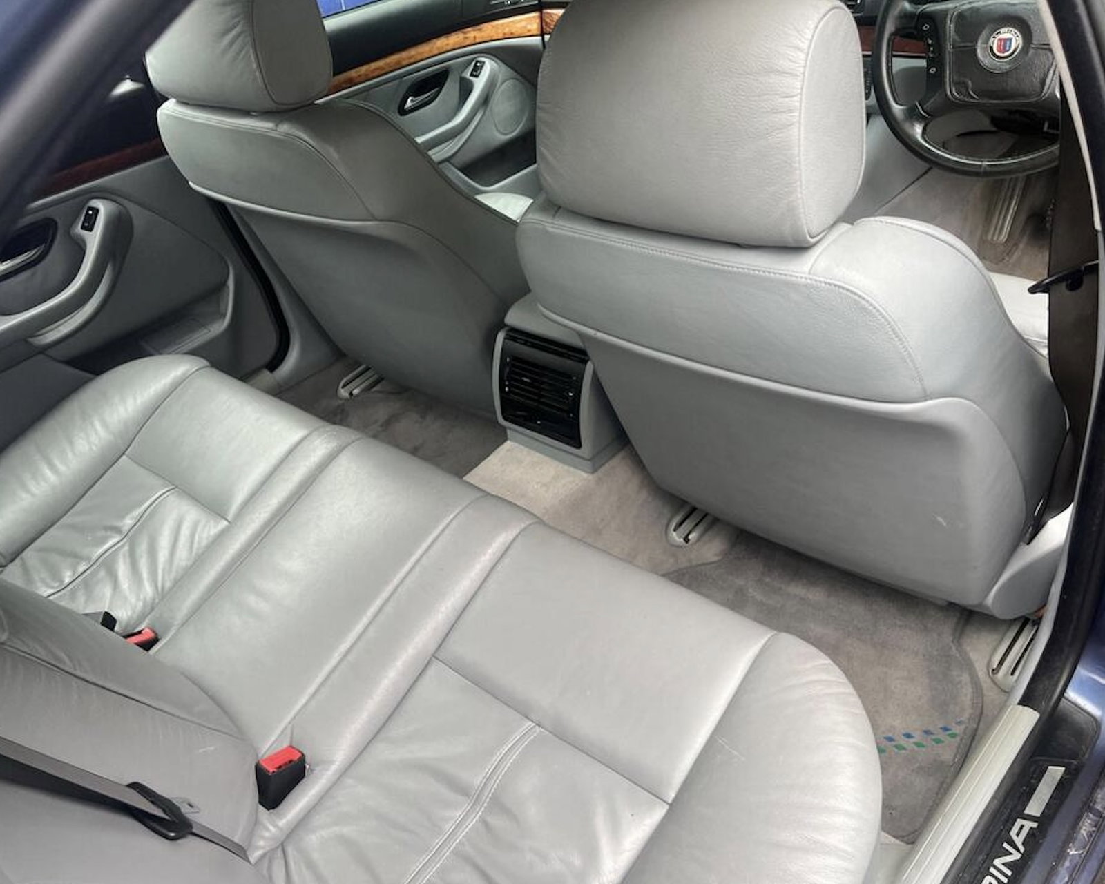 Alpina B10 3.2 - interior