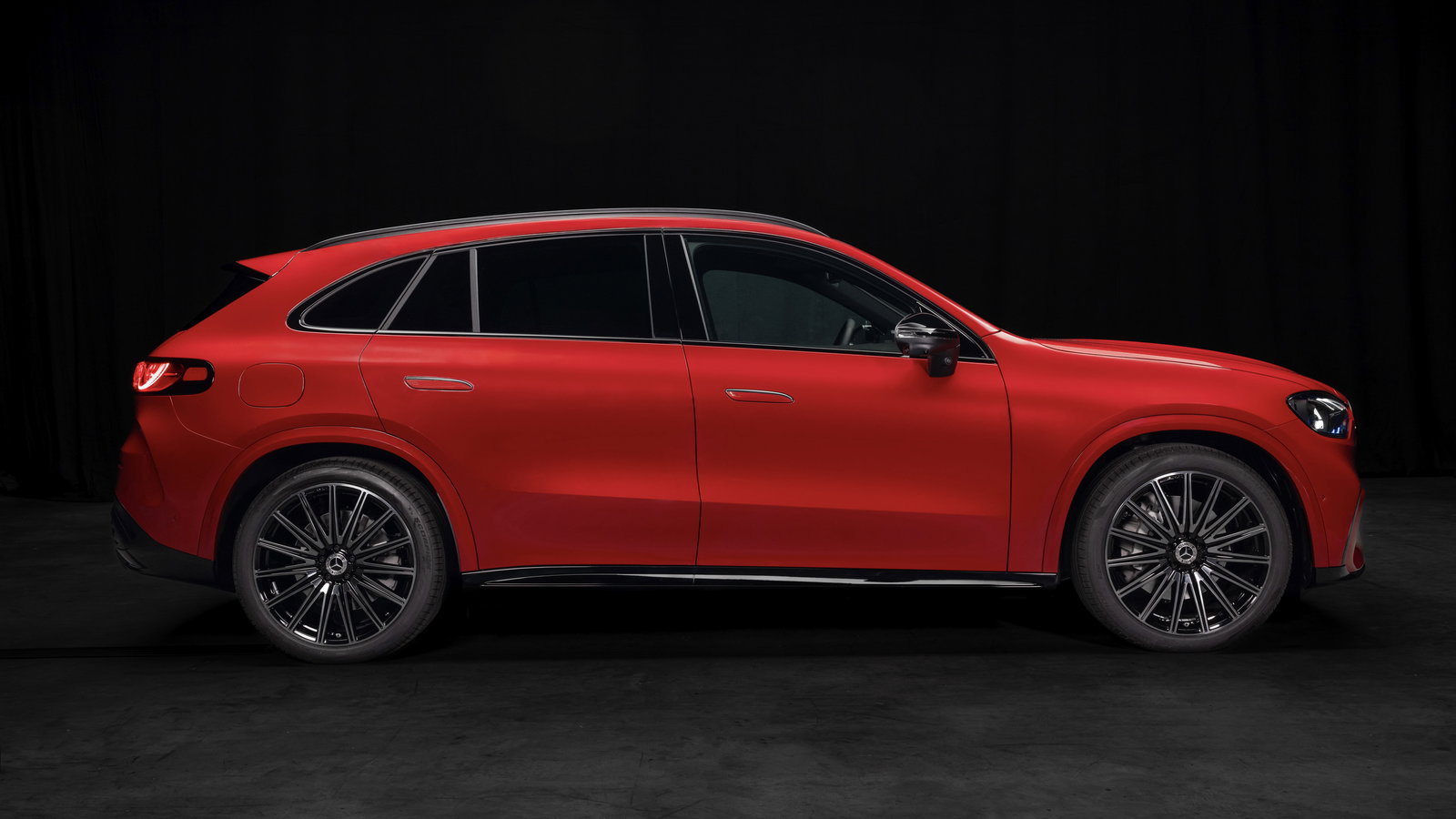 Mercedes-Benz GLC 400 - side