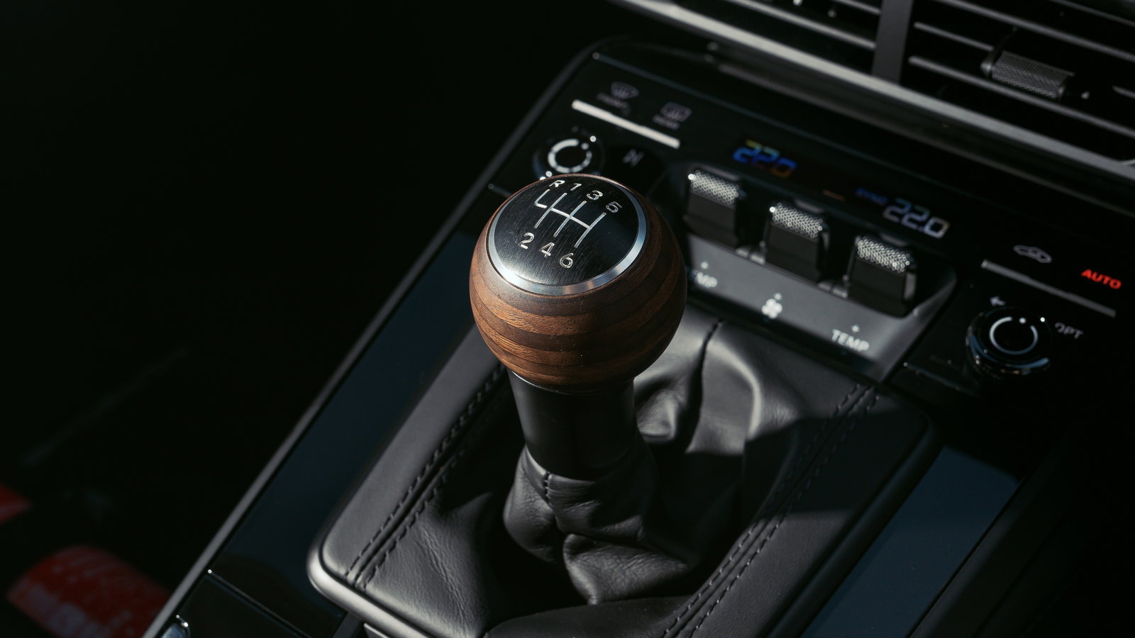 Porsche 911 Carrera T manual gearbox