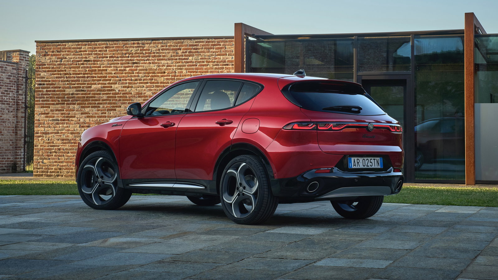 Alfa Romeo Tonale - rear