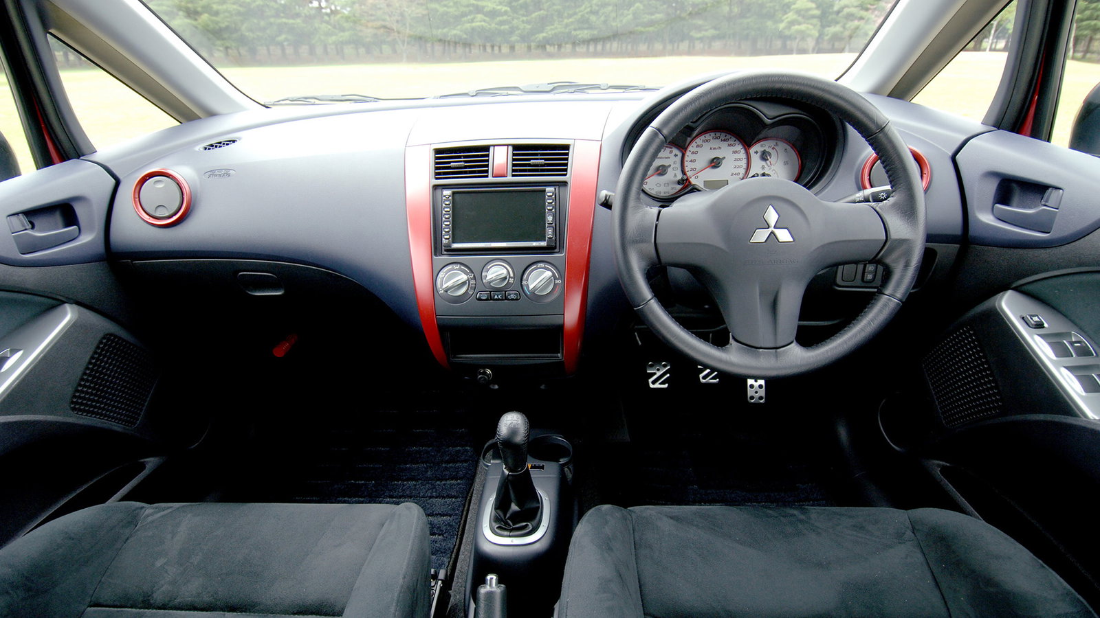 Mitsubishi Colt Version-R, interior
