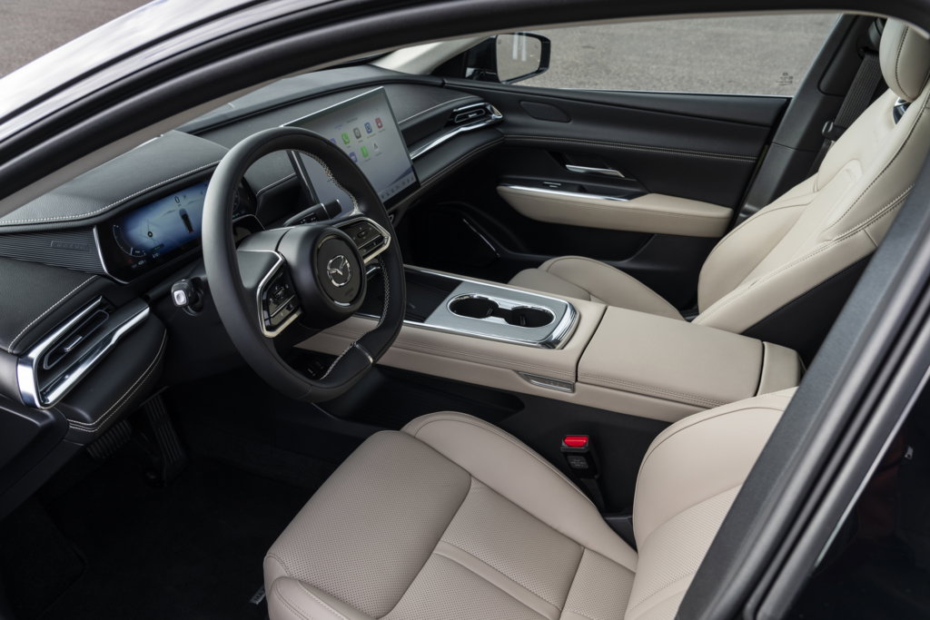 Mazda 6e - interior