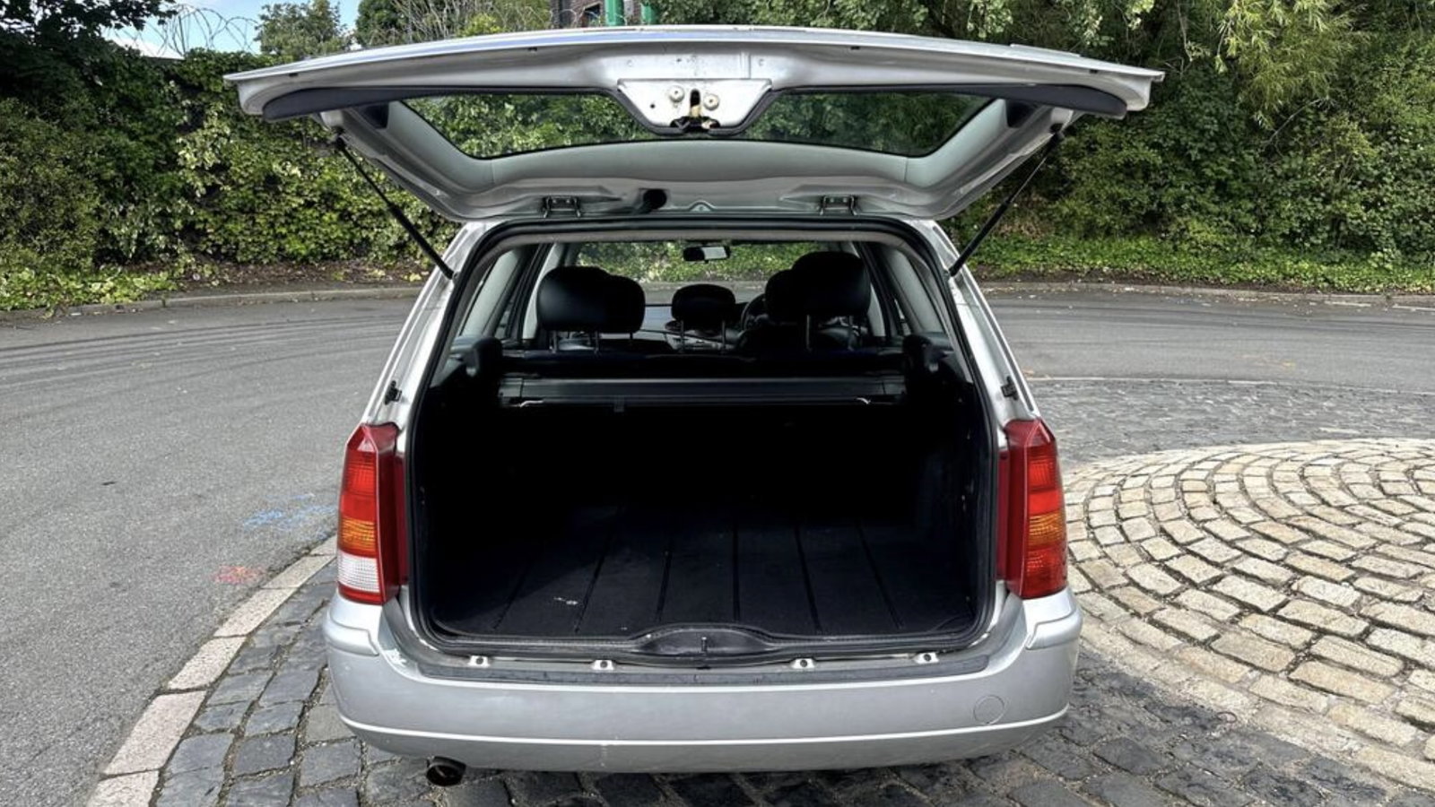 Ford Focus ST170 Estate - rear, tailgate open