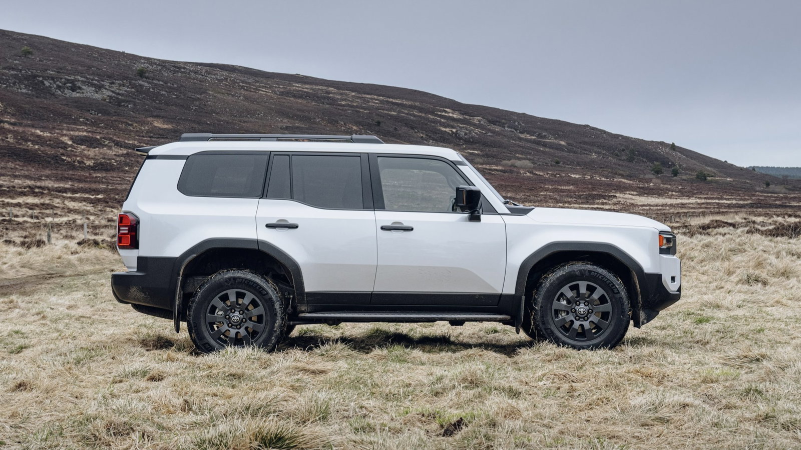 Toyota Land Cruiser - side